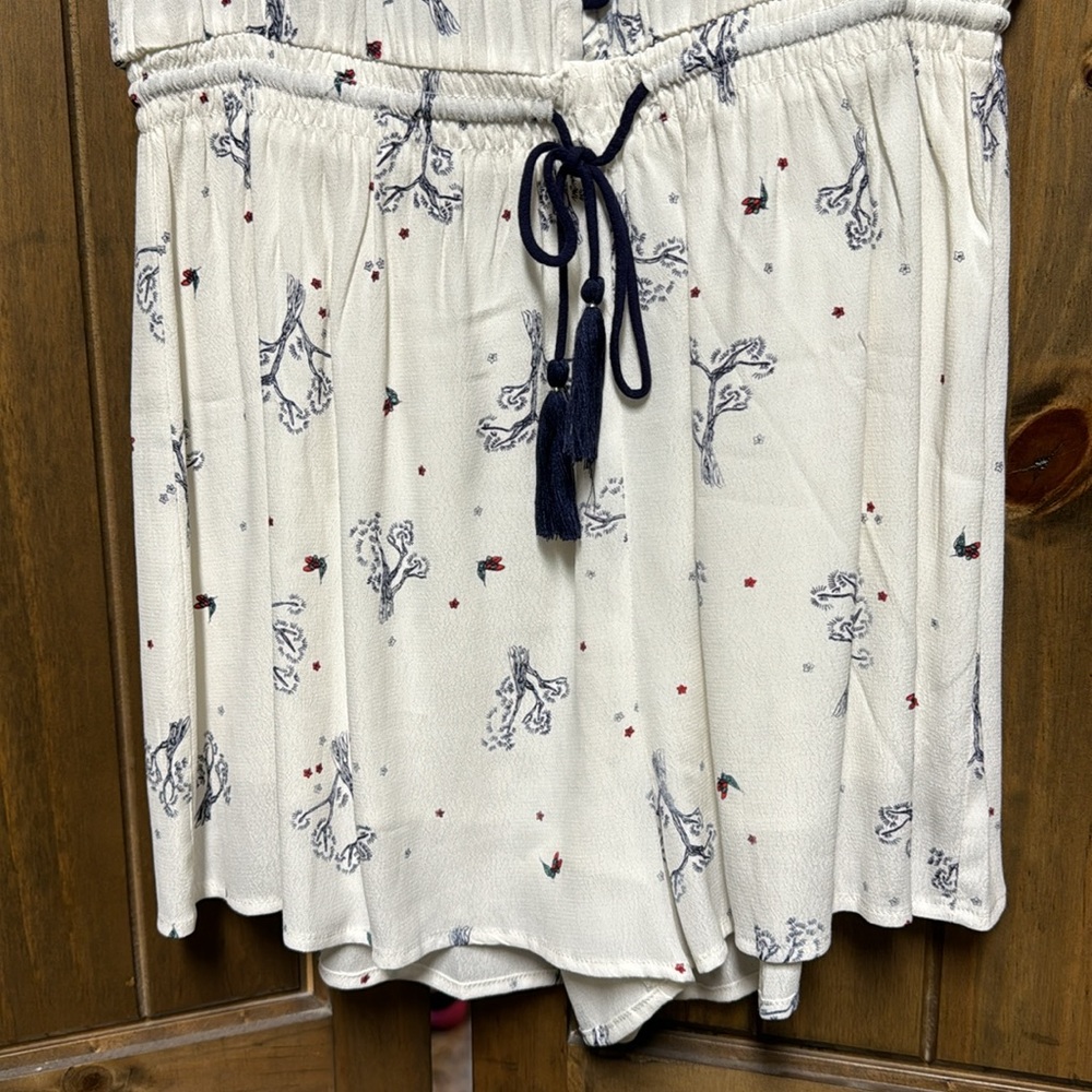 Current Air short jumpsuit NWT White with red and blue pattern detail. - Picture 3 of 5